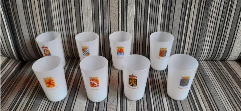Melk wit glazen van alle provincies (12 stuks), Verzamelen, Glas en Borrelglaasjes, Ophalen of Verzenden, Zo goed als nieuw, Overige typen