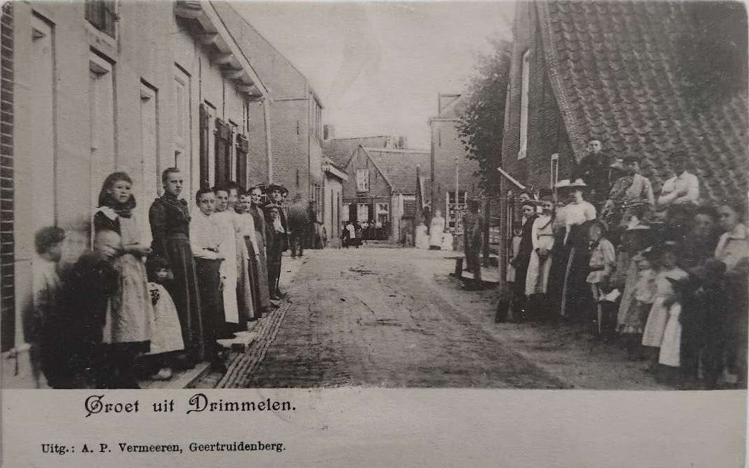 Drimmelen (NB) – 1903 – Dorpsgezicht met inwoners, Ophalen of Verzenden, Voor 1920, Gelopen, Noord-Brabant