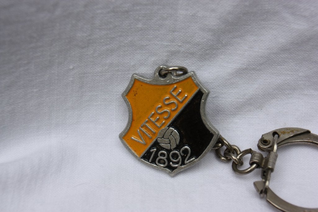 Oude sleutelhanger Vitesse 1892 Arnhem in mooie staat, Verzamelen, Ophalen of Verzenden, Gebruikt, Sport
