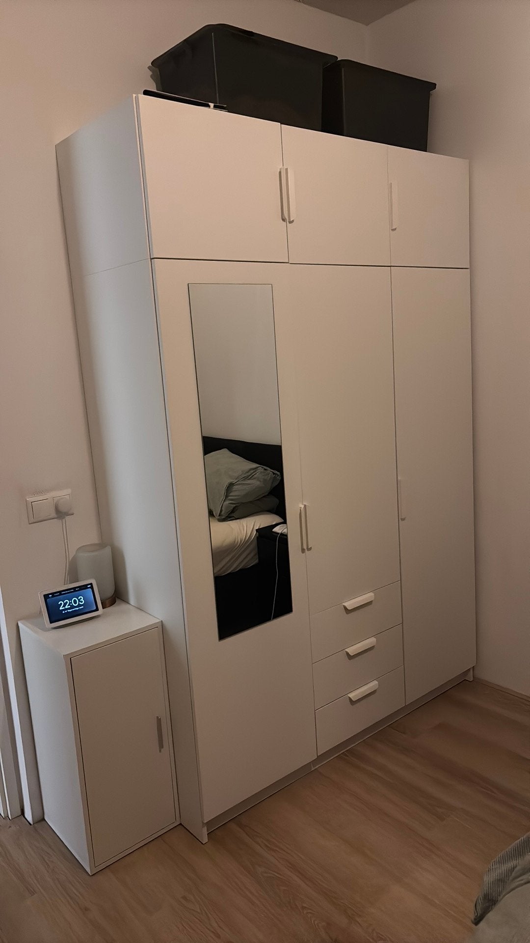 Jysk Jenslev met boven kasten + spiegel, Ophalen, 100 tot 150 cm, Zo goed als nieuw, 150 tot 200 cm