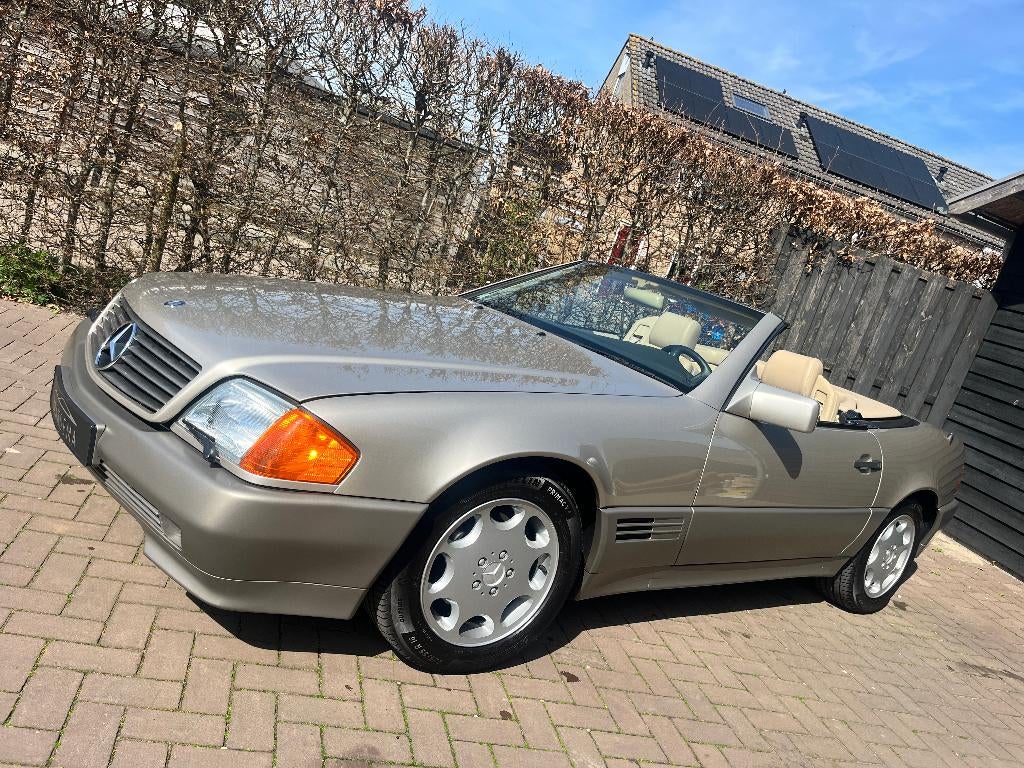 Mercedes-Benz SL320 1995 / Pre facelift / als nieuw / inruil, Auto's, Mercedes-Benz, Automaat, Achterwielaandrijving, Beige, Sound system
