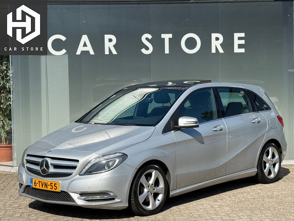 Mercedes-Benz B-klasse 180 Ambition Pano|Navi|PDC|Trekhaak, Auto's, Mercedes-Benz, 1325 kg, Gebruikt, 4 cilinders, Leder en Stof