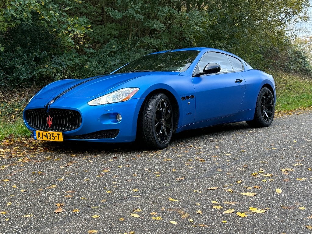 Maserati Granturismo 4.2 V8 405pk Aut. 2009 Zwart/Blauw, Auto's, Automaat, 8 cilinders, 4 stoelen, Leder