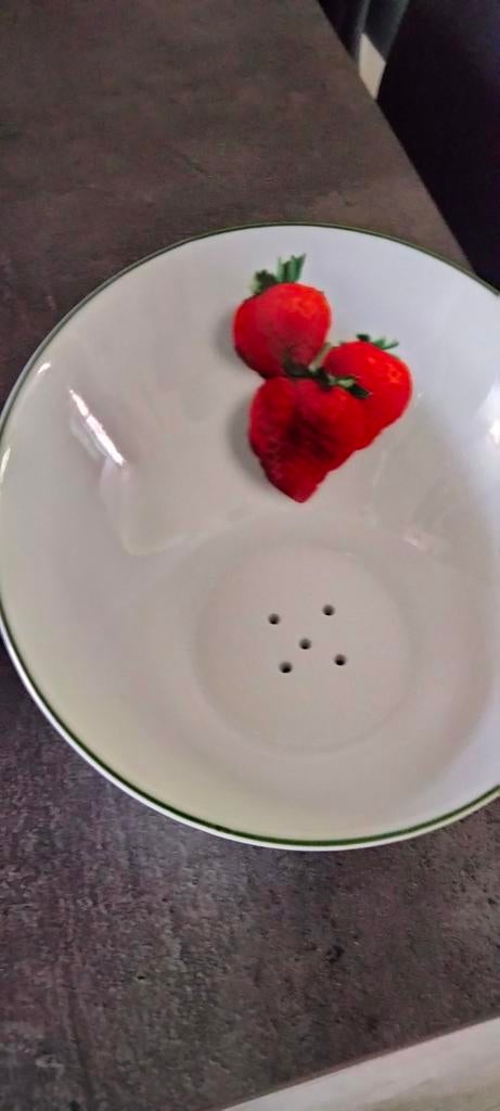 Yong aardbeien treefje, Ophalen of Verzenden, Zo goed als nieuw, Rond, Porselein of Keramiek