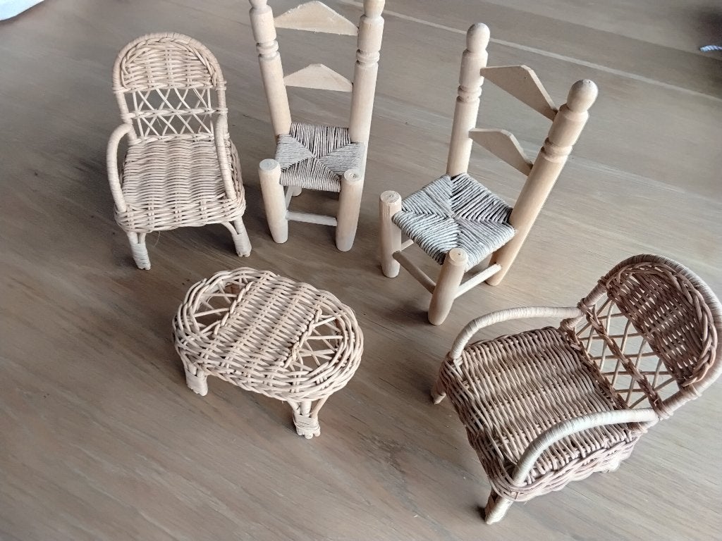 Rotan setje, 4 stoelen en tafel, voor barbies, Ophalen of Verzenden, Accessoires
