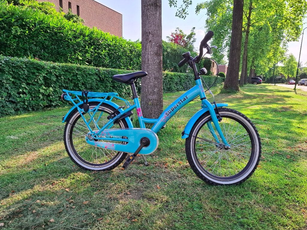 Kinderfiets Loekie Superstar, 20 inch, 20 inch of meer, Velgrem, Zo goed als nieuw, Ophalen