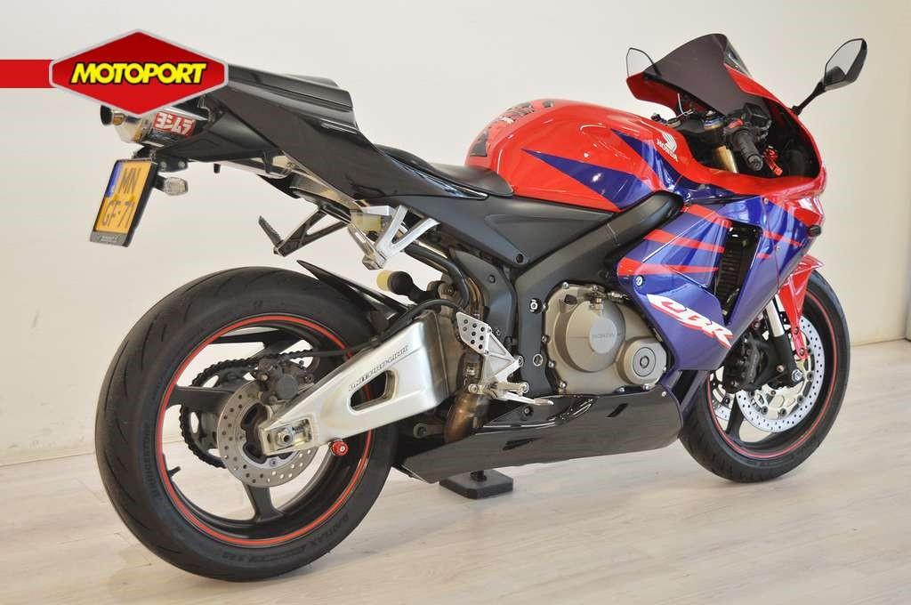 Honda CBR 600 RR (bj 2005), Motoren, Motoren | Honda, Wijngaardveld 1
9300  AALST, BE, Bedrijf, Super Sport, Mc.benelux@honda-eu.com