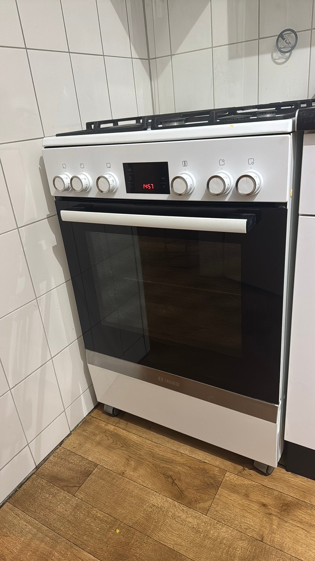 Bosch fornuis, Witgoed en Apparatuur, Ophalen, 4 kookzones, Zo goed als nieuw, Gas