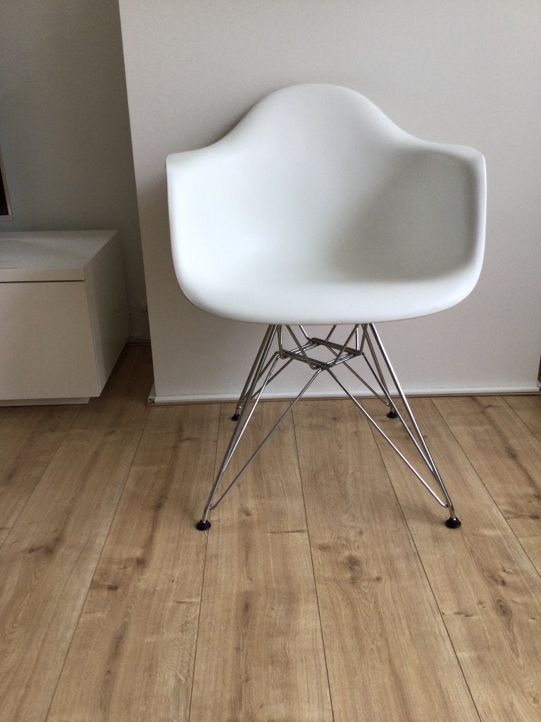 Originele Vitra Eames kuipstoel, Huis en Inrichting, Stoelen, Ophalen, Zo goed als nieuw, Wit, Eén