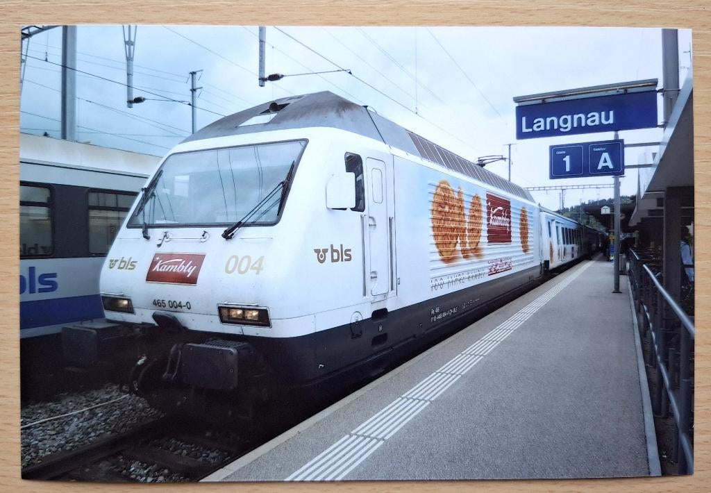 Foto van locomotief BLS met Kambly logo in Langnau 2013, Verzenden, 1980 tot heden, Foto, Nieuw
