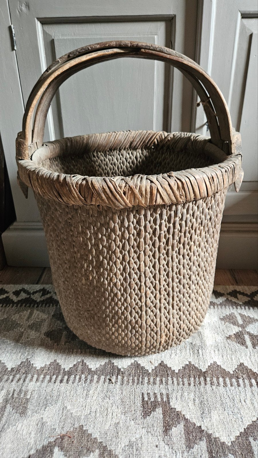 Sober landelijke chinese mand, Ophalen, Zo goed als nieuw, Rond, Riet
