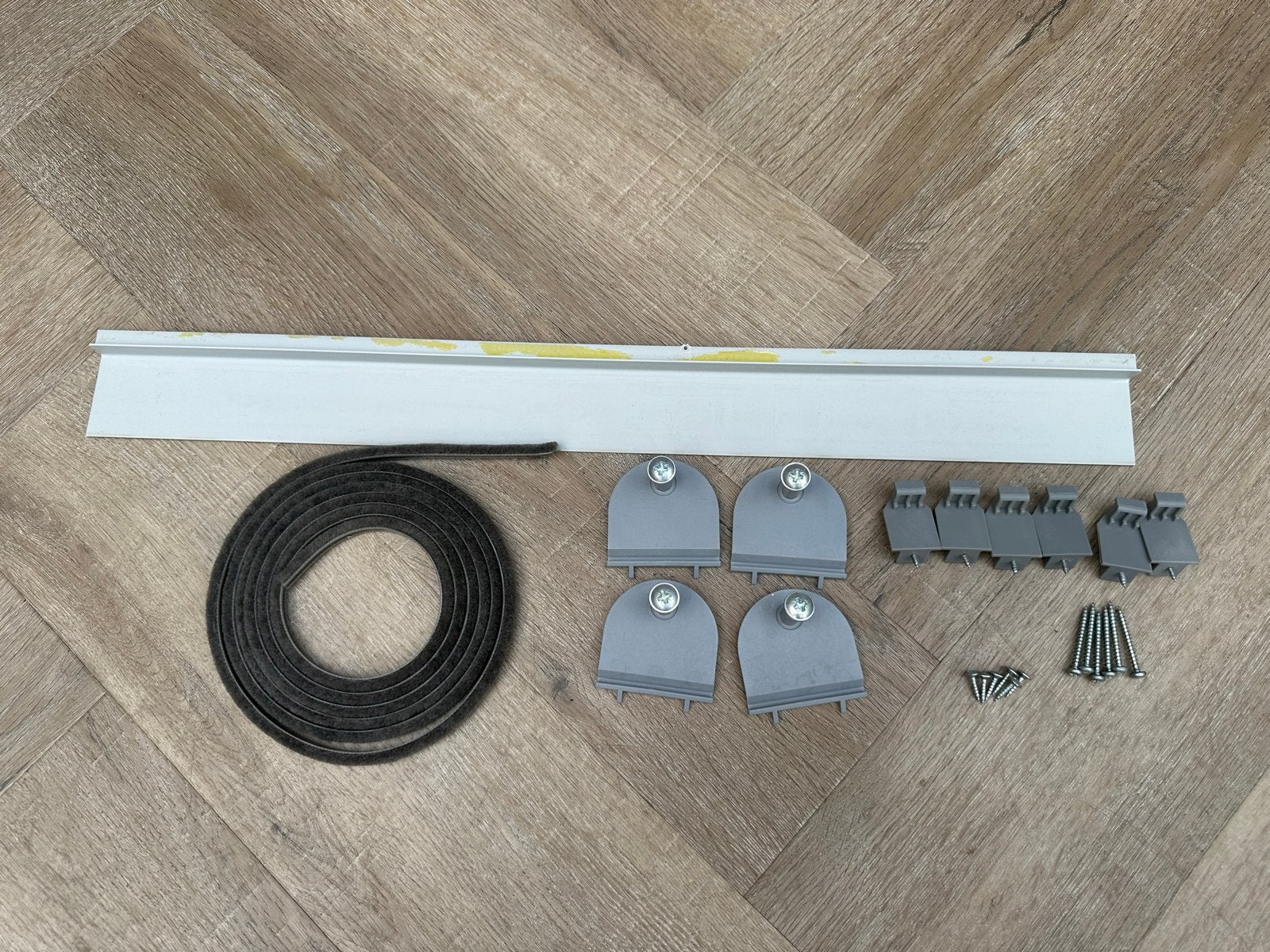 Gratis: IKEA Hasvik kastdeuren (2 stuks) met schuifrails, Ophalen, Overige materialen, Gebruikt, 200 cm of meer