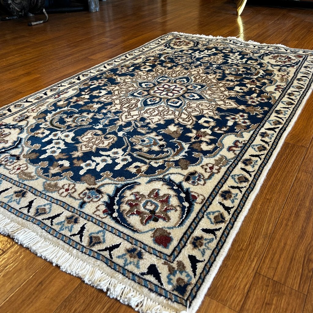 perzisch tapijt nain met zijde – 146 x 85 cm – vloerkleed, TTM Wonen, Meubels – (Perzische) Tapijten en Woonaccessoires, 100 tot 150 cm