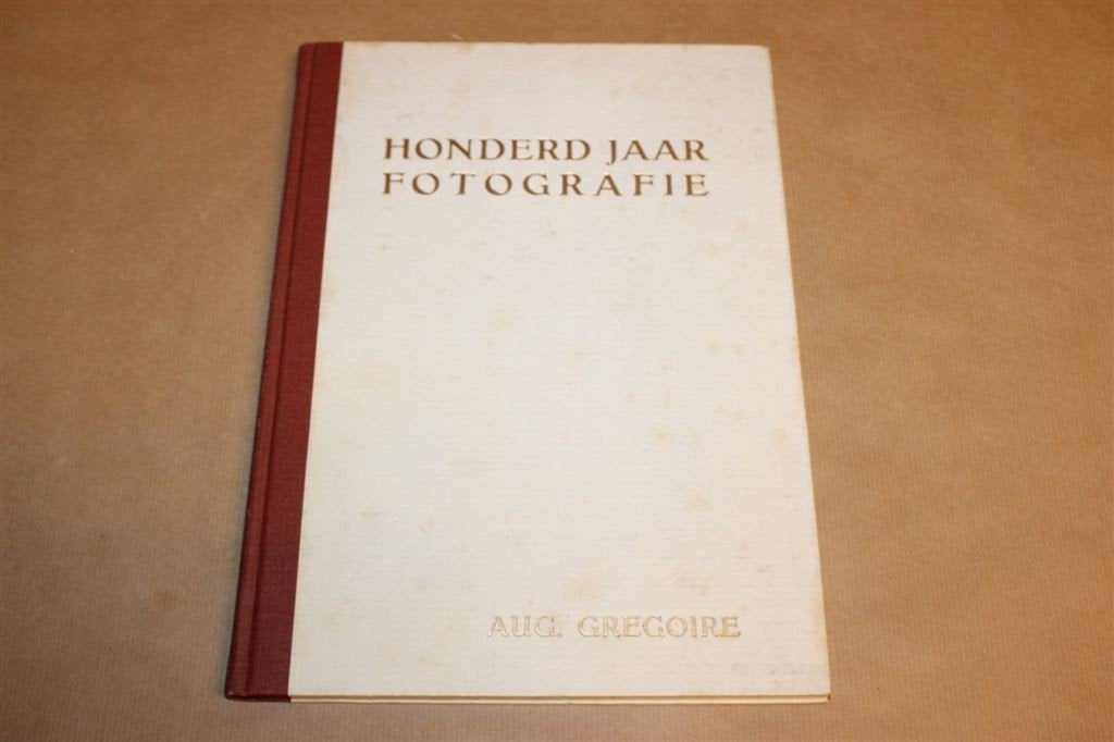 Honderd Jaar Fotografie — Vintage Boek Fotokunst 1948, Ophalen of Verzenden, Gelezen, Fotografen