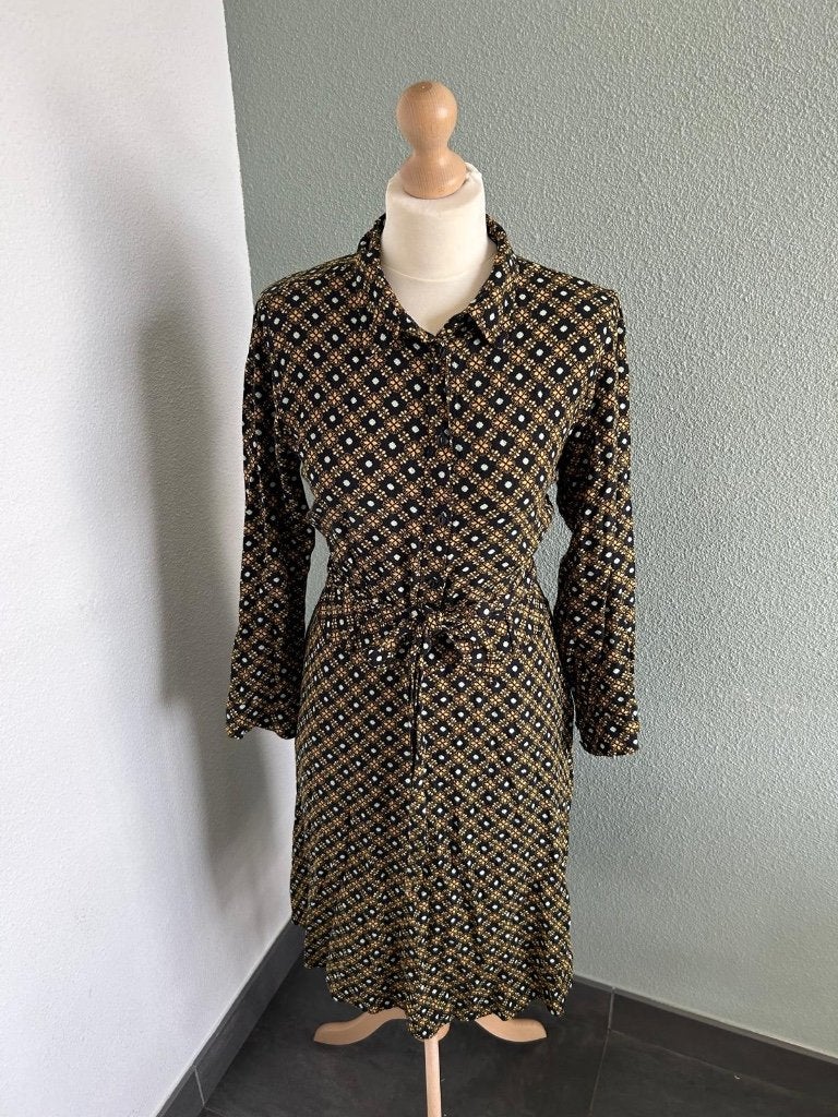 King Louie maat 42 midi blouse jurk 122, Kleding | Dames, Jurken, Zo goed als nieuw, Maat 42/44 (L), Zwart, Onder de knie, Ophalen of Verzenden