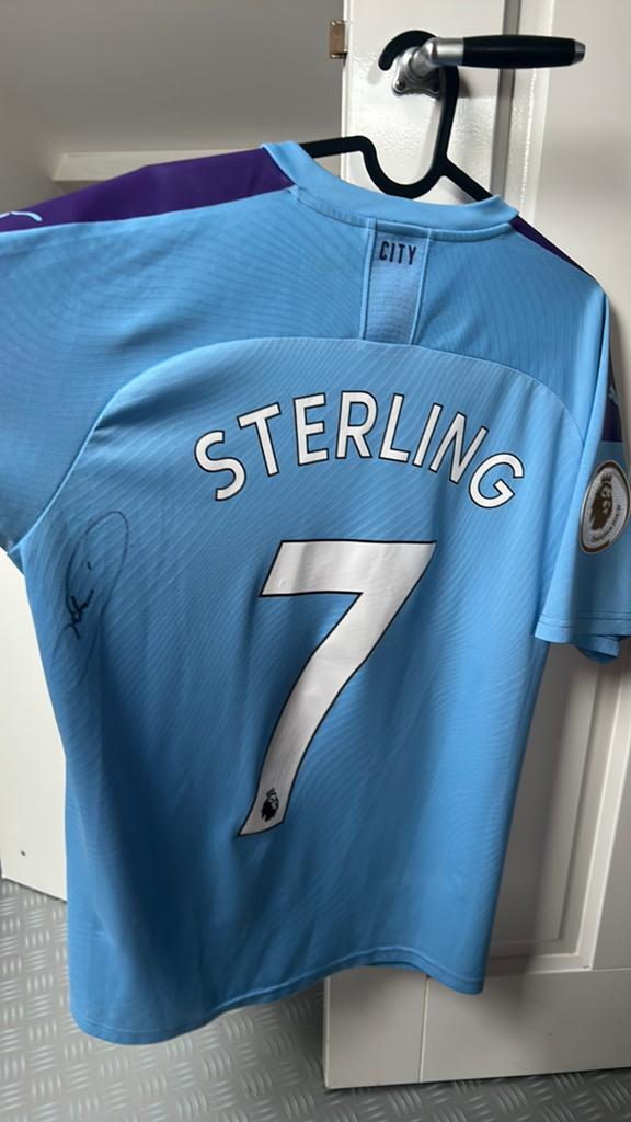 Gesigneerd Sterling shirt Manchester City, Verzamelen, Sportartikelen en Voetbal, Ophalen of Verzenden, Zo goed als nieuw, Buitenlandse clubs