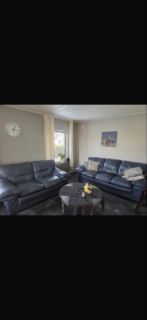 Leren 2- en 3-zitsbanken blauw + grenen salontafel grijs, Ophalen, Gebruikt, Driepersoons, Rechte bank