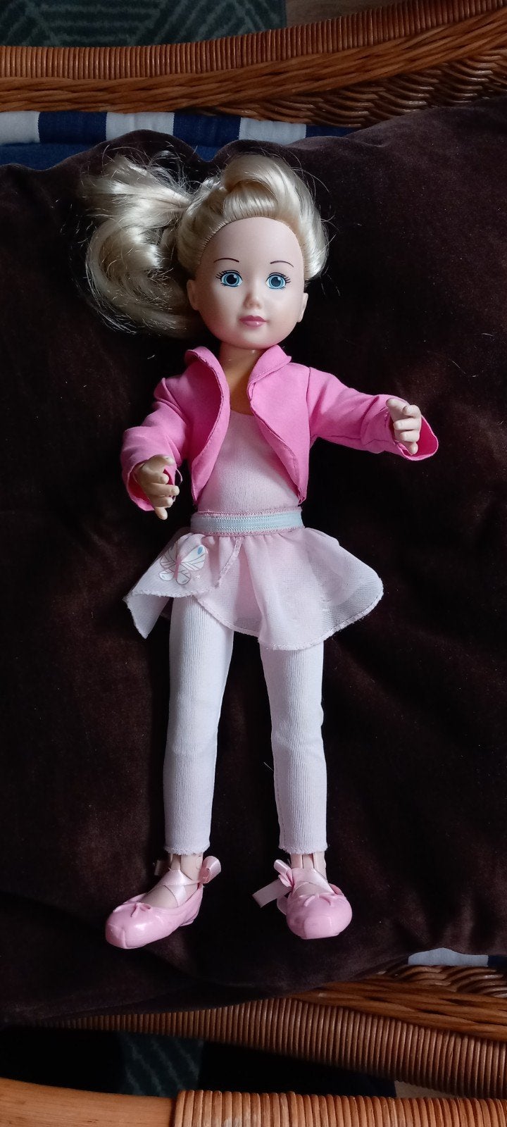 Ballerina pop met kleding, Ophalen of Verzenden, Gebruikt, Pop
