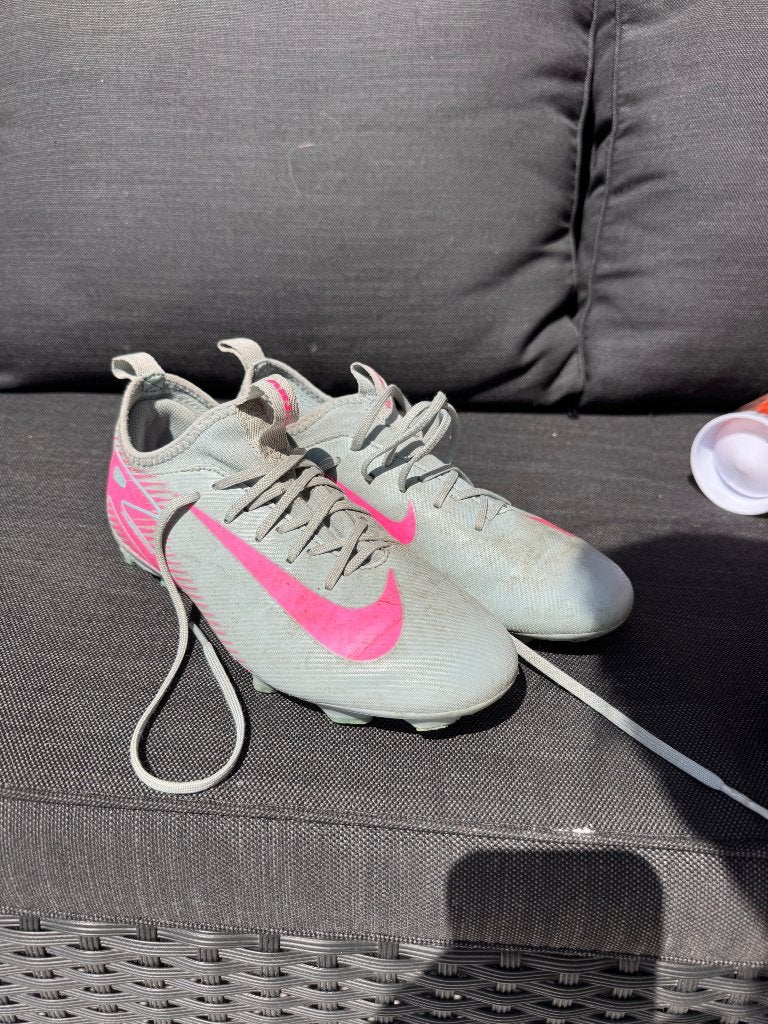 Voetbalschoenen meisje mt 36, Maat XS of kleiner, Ophalen, Zo goed als nieuw, Schoenen