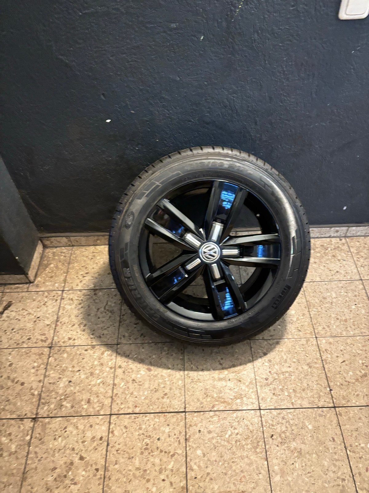 VW 17 inch velgen met All Season banden 215/60 R17, Ophalen, Banden en Velgen, 17 inch, All Season