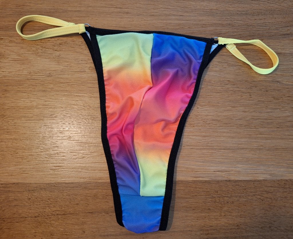 Kleurrijke zwemstring maat xxl, Ophalen of Verzenden, Overige maten, Overige kleuren, Zwemslip