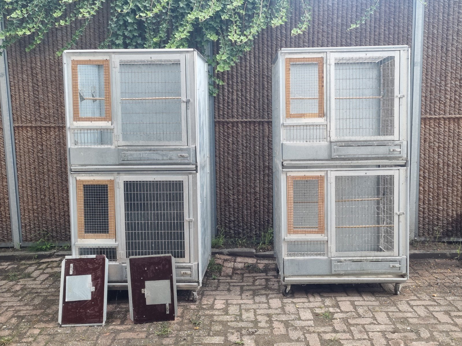 Stevige Metalen kweekkooien / broedkooien op wieltjes, Ophalen, Gebruikt, Metaal, Broedkooi of Kweekkooi