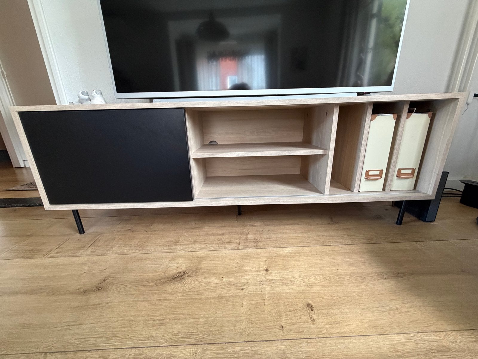 Moderne TV- kast met verschuifbaar deurtje - HxBxD 55x160x40, Huis en Inrichting, Kasten | Televisiemeubels, Ophalen, 150 tot 200 cm