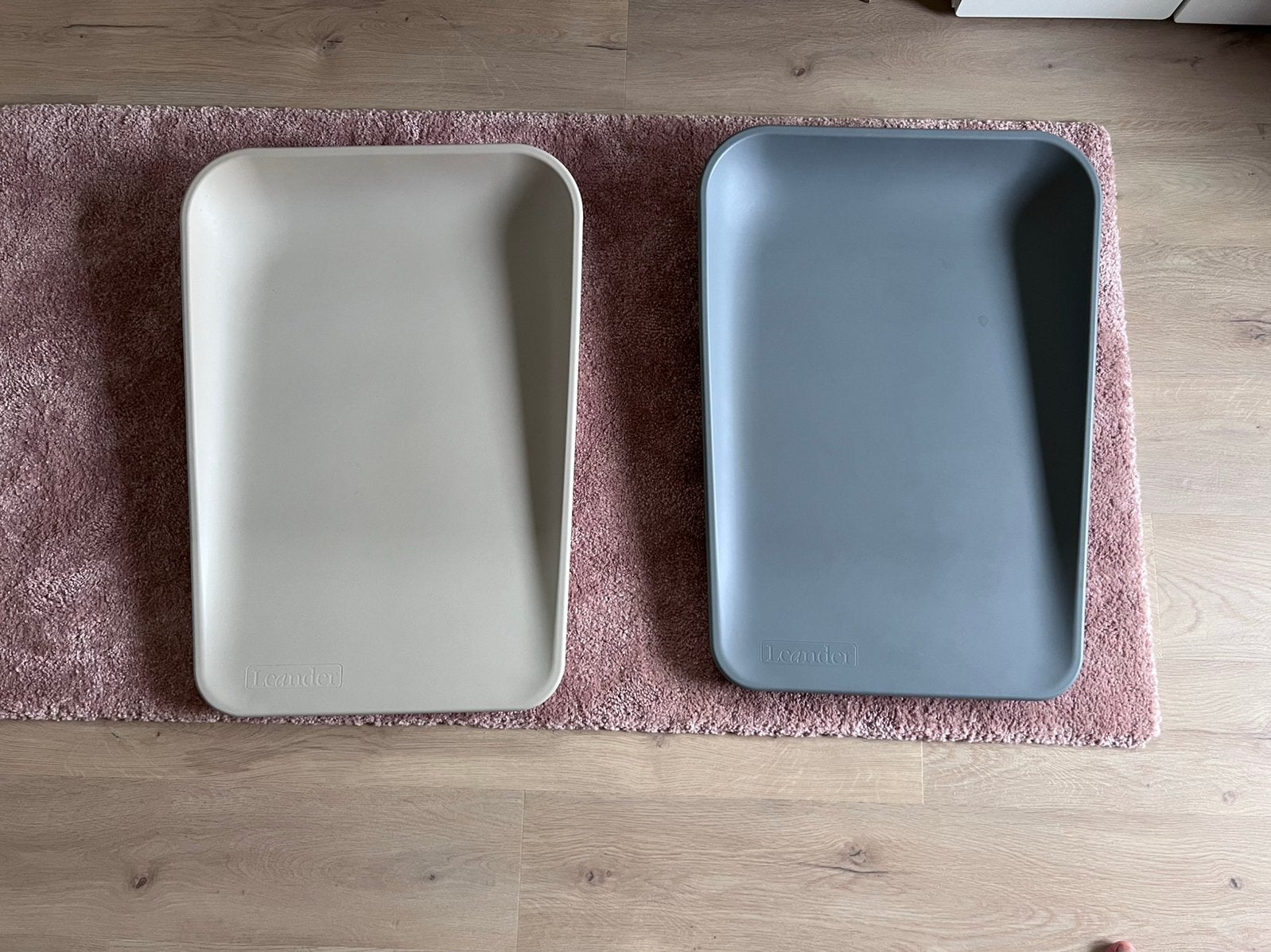 2 x Leander aankleedkussen - Cappucino en Pearl Grey, Kinderen en Baby's, Badjes en Verzorging, Ophalen of Verzenden, Gebruikt