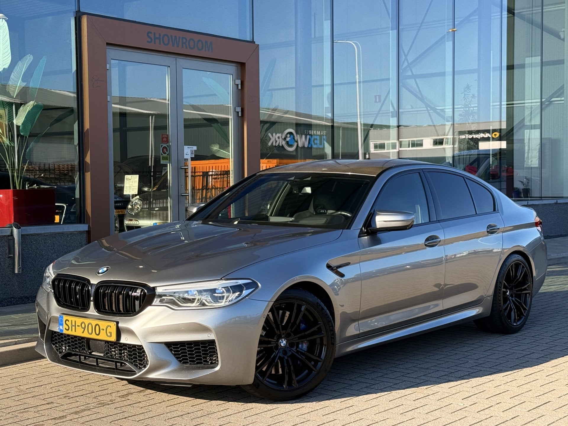 BMW 5 Serie M5 | B&W | Head-Up | Memory | Carbon | 360 | Rea, Auto's, Automaat, Gebruikt, 2000 kg, Bedrijf