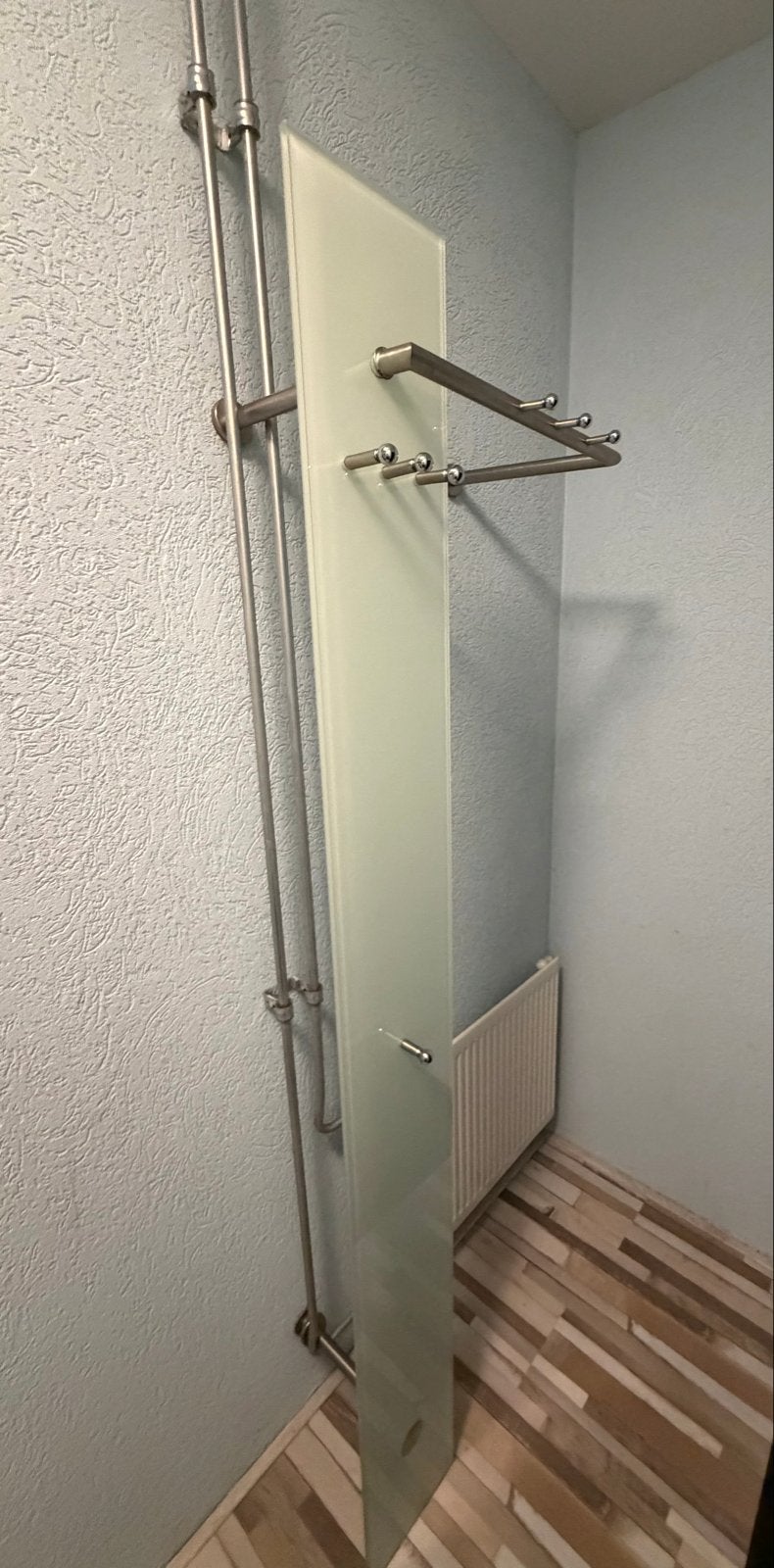 Moderne wandkapstok van glas en metaal, Gebruikt, Glas, 150 tot 200 cm, Ophalen