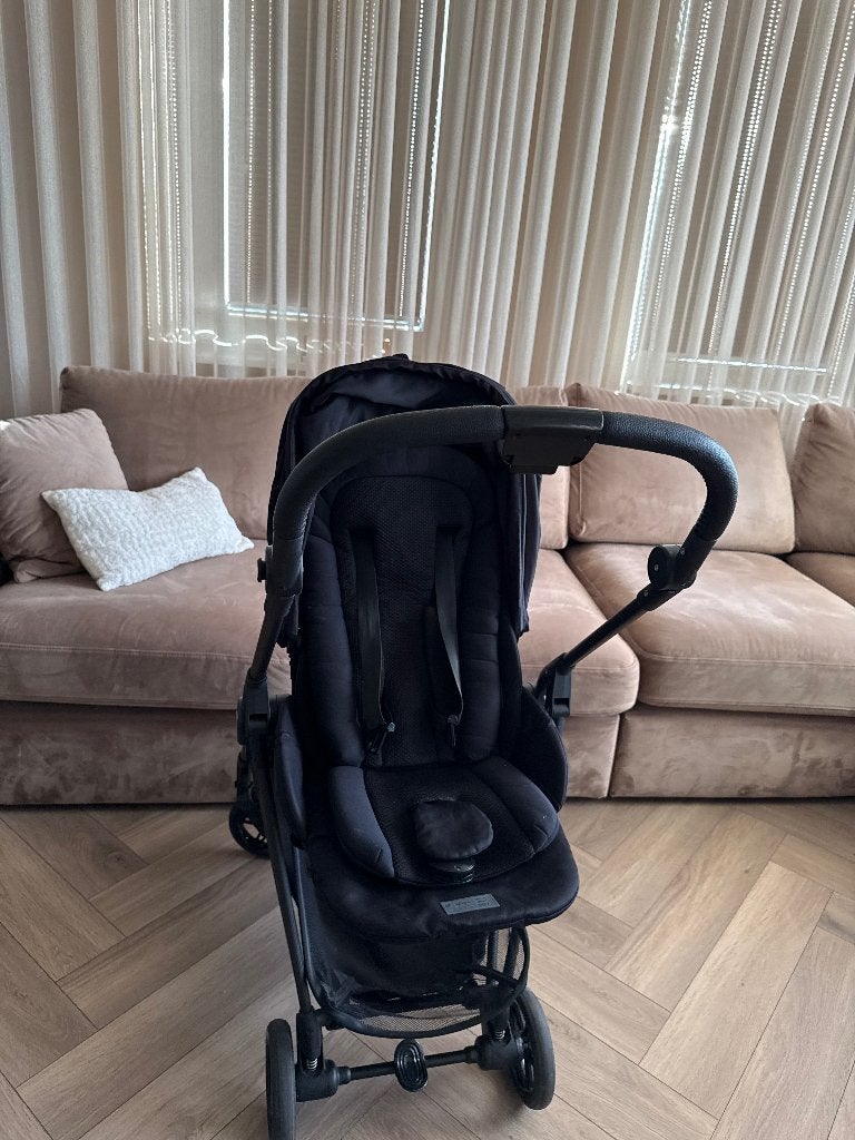 Foto 3 van Cybex Melio zwarte buggy/ kinderwagen