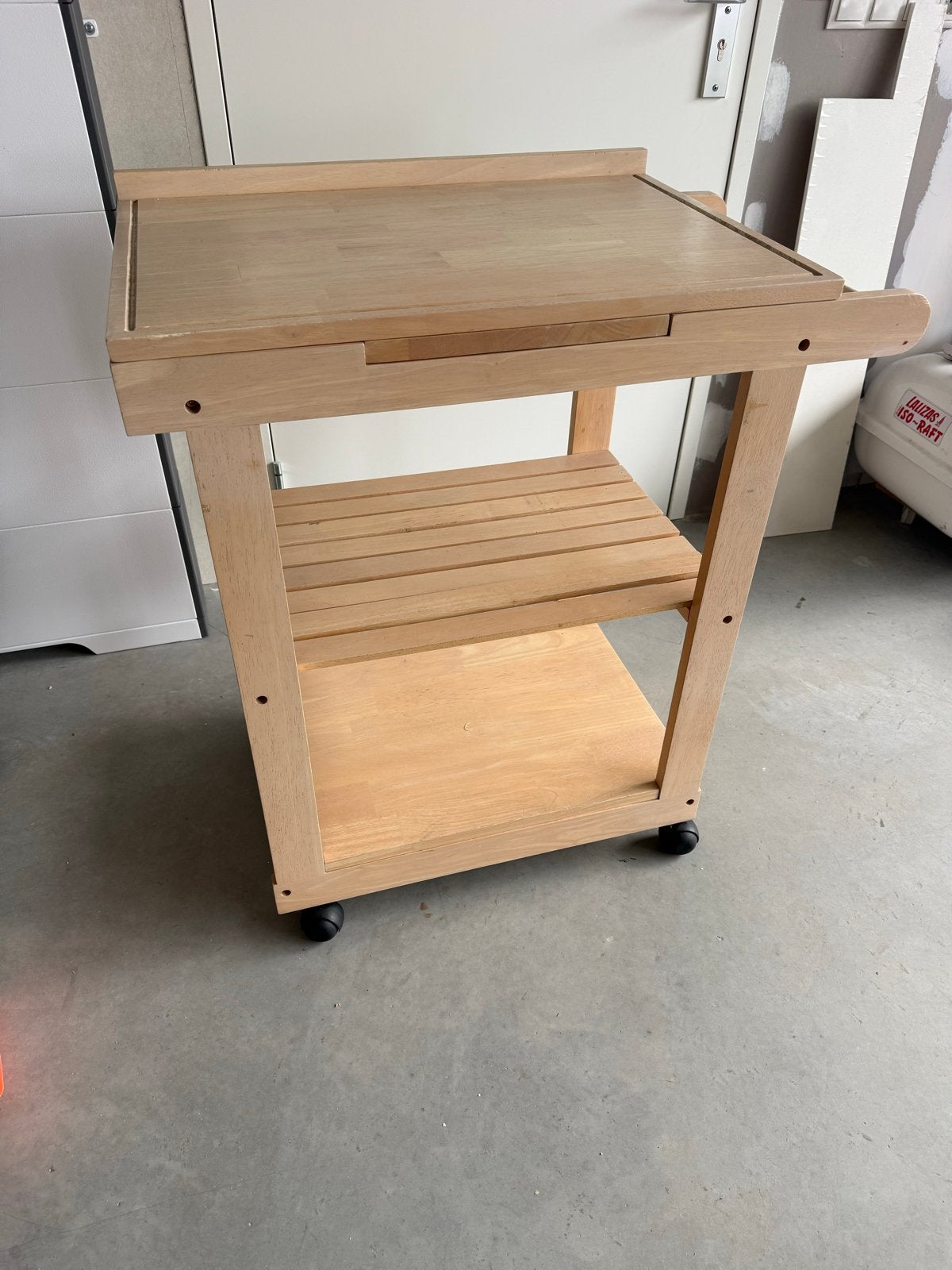 Degelijke Keukentrolley met Uittrekbaar Werkblad - 87x89x80, Ophalen, Gebruikt, Hout, Keukentrolley