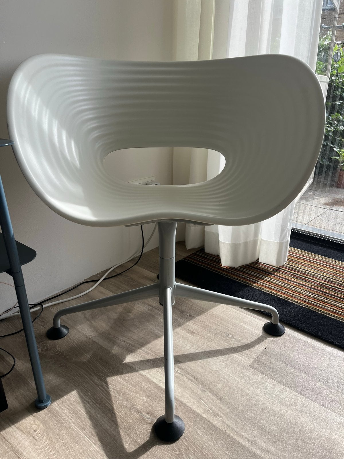 Moderne witte design stoel, Huis en Inrichting, Stoelen, Ophalen, Kunststof, Gebruikt, Wit