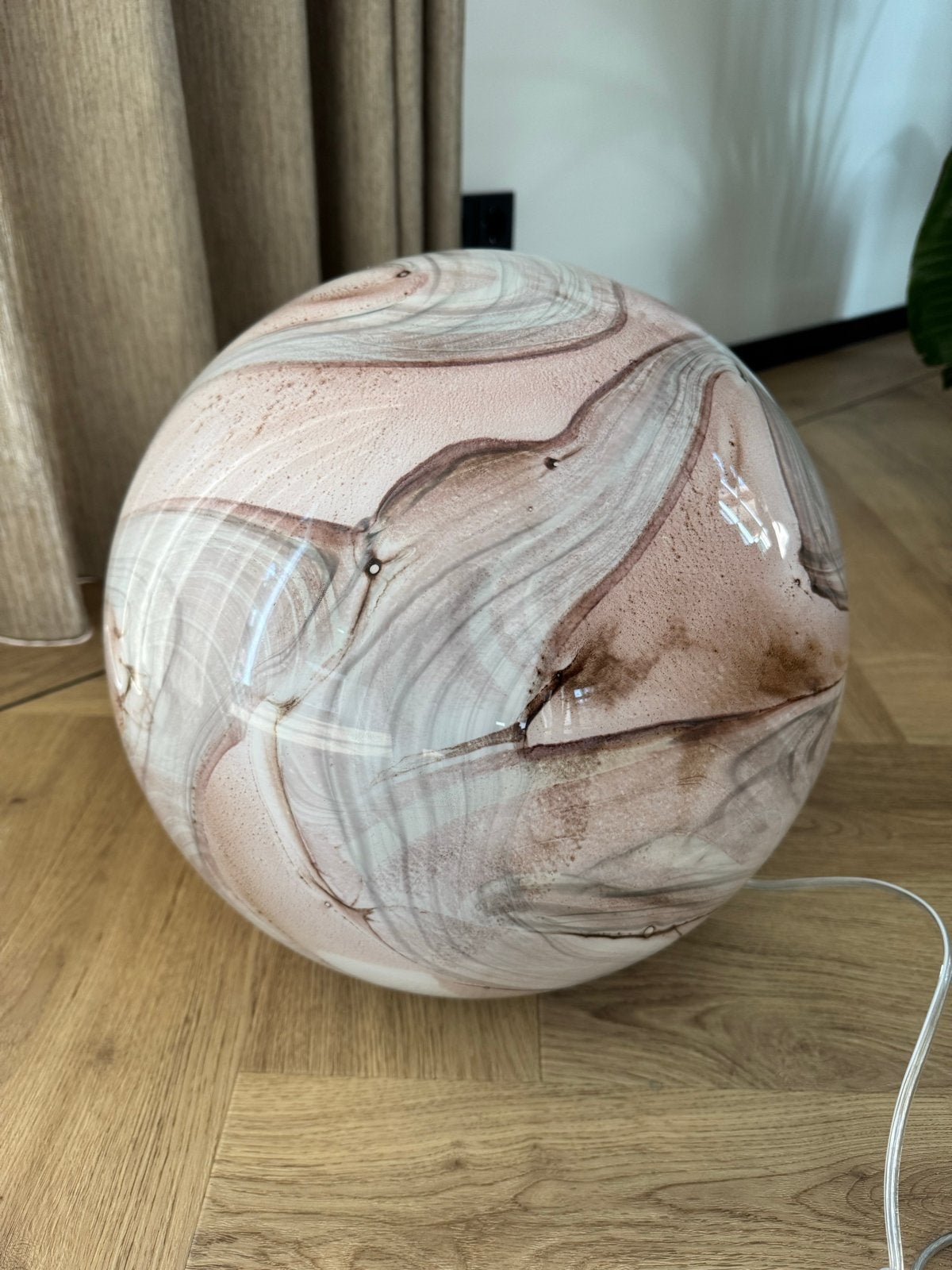 Sfeerlamp, glazen bol lamp met uniek marmerpatroon, Huis en Inrichting, Ophalen, Overige fittingen, Minder dan 100 cm, Glas
