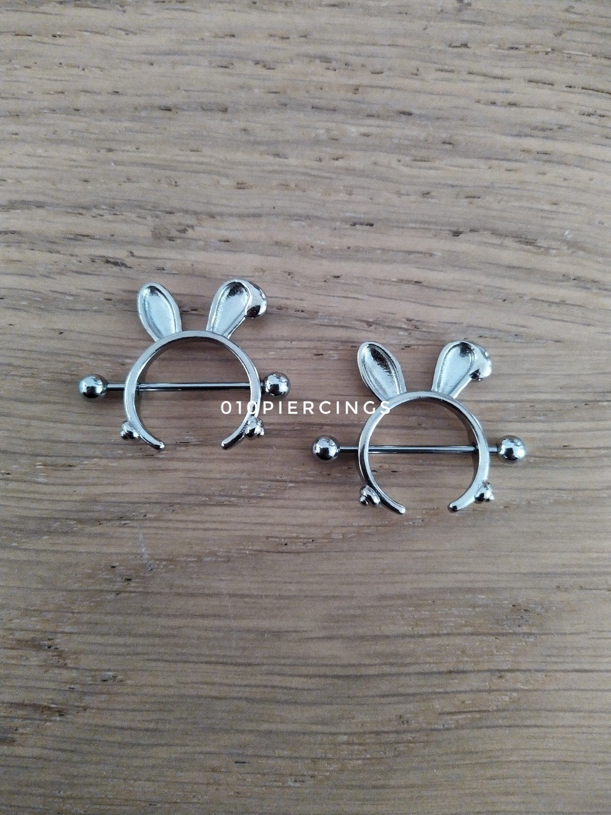 Nieuwe tepelpiercing. Konijnen oren., Ophalen of Verzenden, Zo goed als nieuw, Staal, Oor- of Traguspiercing