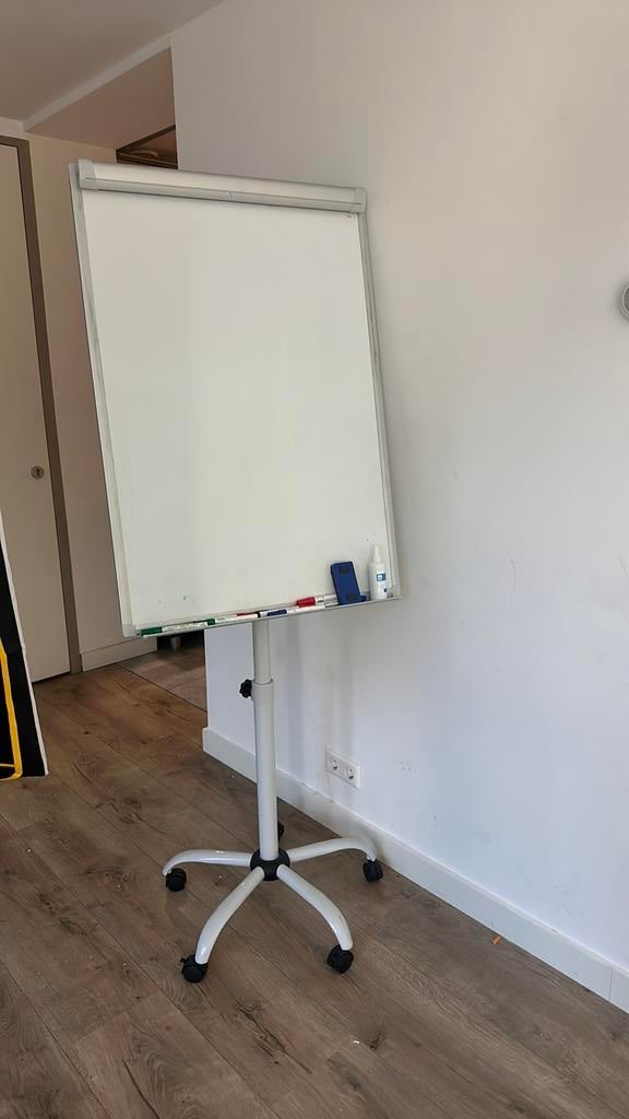 Mobiel whiteboard / flipover – op wielen, Huis en Inrichting, Woonaccessoires | Memoborden, Ophalen of Verzenden, Nieuw, Magneetbord