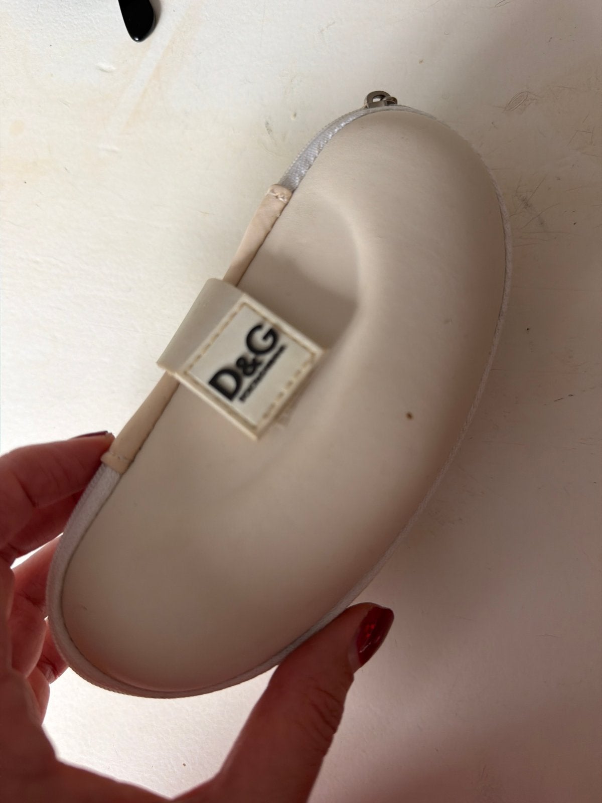 Dolce & Gabbana brillenkoker - Zo goed als nieuw, Ophalen of Verzenden, Zo goed als nieuw, Beige, Dolce & Gabbana