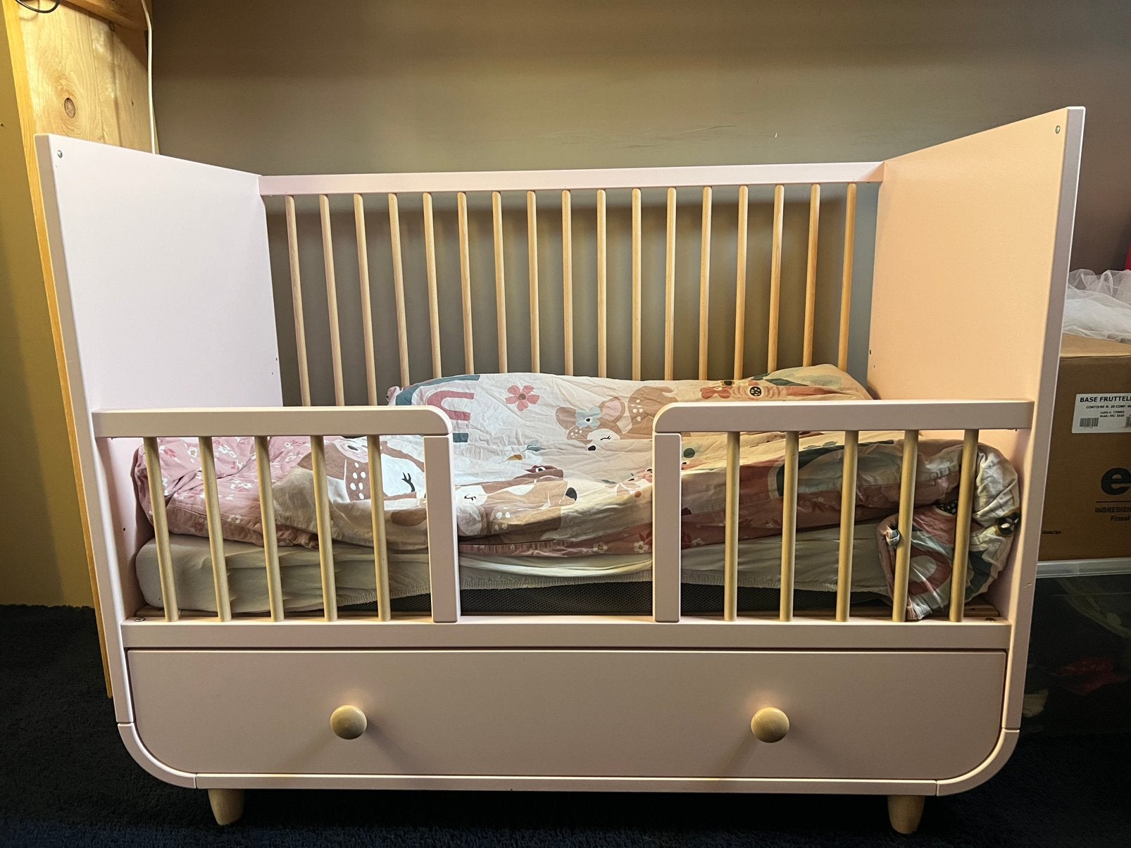 Ikea Ledikant / meegroeibed roze met commode, Ophalen, Zo goed als nieuw, Ledikant