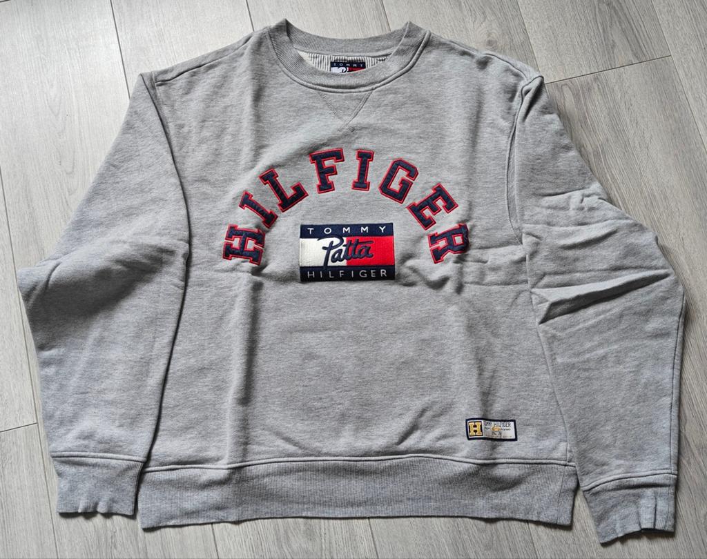 Patta x Hilfiger sweater, maat M, valt ruim, Kleding | Heren, Truien en Vesten, Overige maten, Ophalen of Verzenden, Patta, Grijs