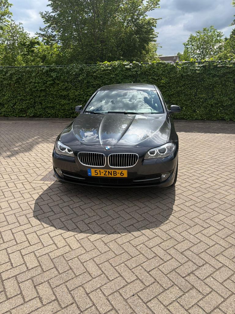 BMW 5-Serie 2.0 520I AUT 184 PK Sedan 2013 Grijs, Zwart, 4 cilinders, 2000 kg, Zilver of Grijs