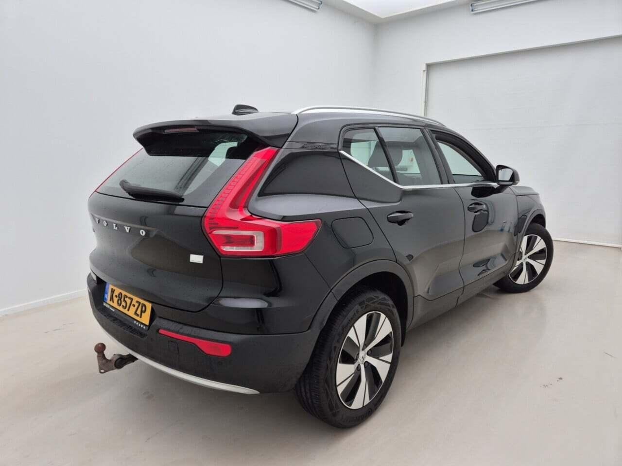 Volvo XC40 1.5 T4 Recharge Inscription Expression, Auto's, 12 maanden, Stof, Euro 6, Zwart