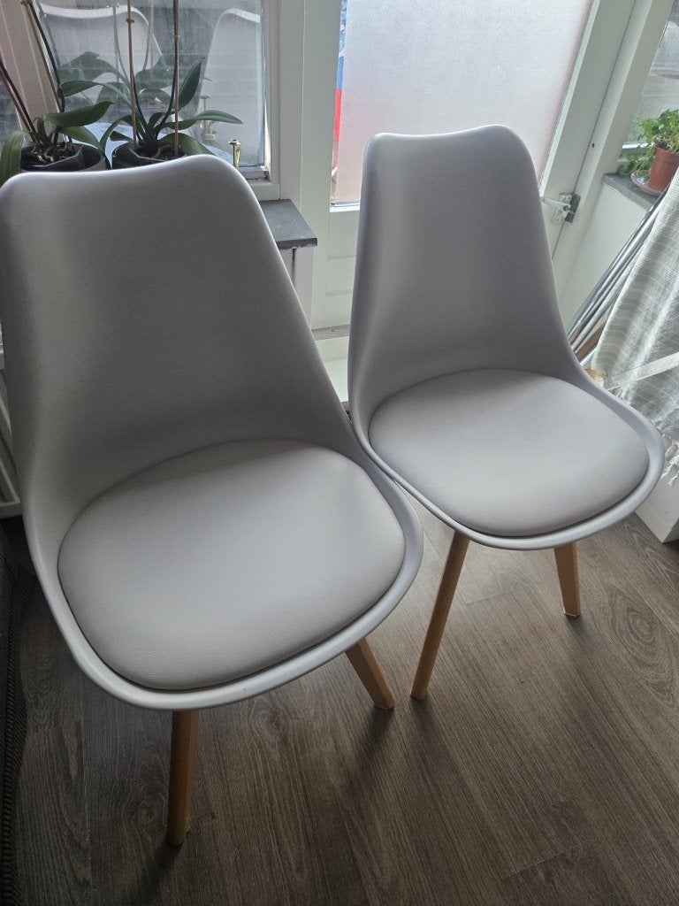 Twee moderne minimalistisch koelgrijs SKLUM stoelen, Scandinavisch, modern, minimalistisch, Gebruikt, Twee, Grijs