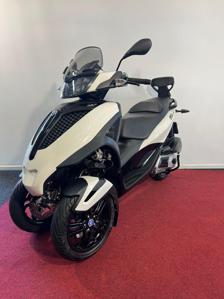 Piaggio 300 LT MP3 Yourban SPORT, Scooter, Bedrijf, Piaggio Vespa B.V., Minervum 7272
4817 ZM  Breda, NL