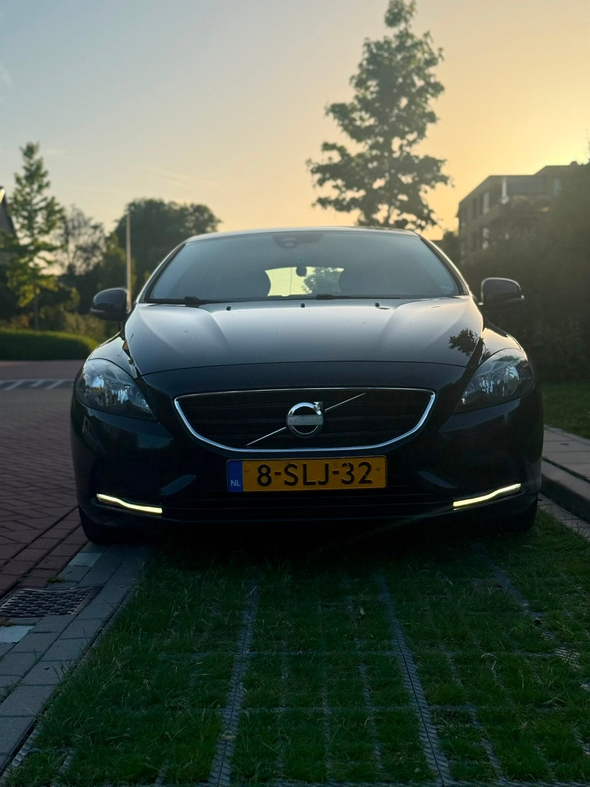 Volvo V40 1.6 D2 115PK 2013 Zwart, Auto's, Volvo, Voorwielaandrijving, 3500 kg, Alcantara, Zwart