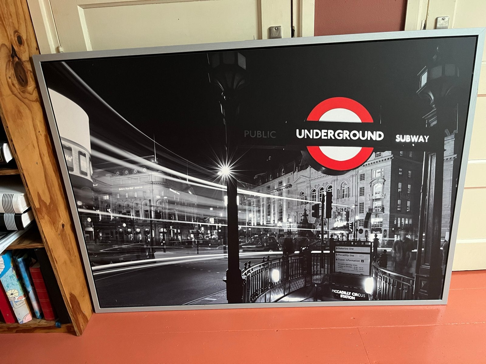 Grote foto/poster London Underground 1m x 1.40m, Ophalen, 125 cm of meer, Zo goed als nieuw, Foto of Poster