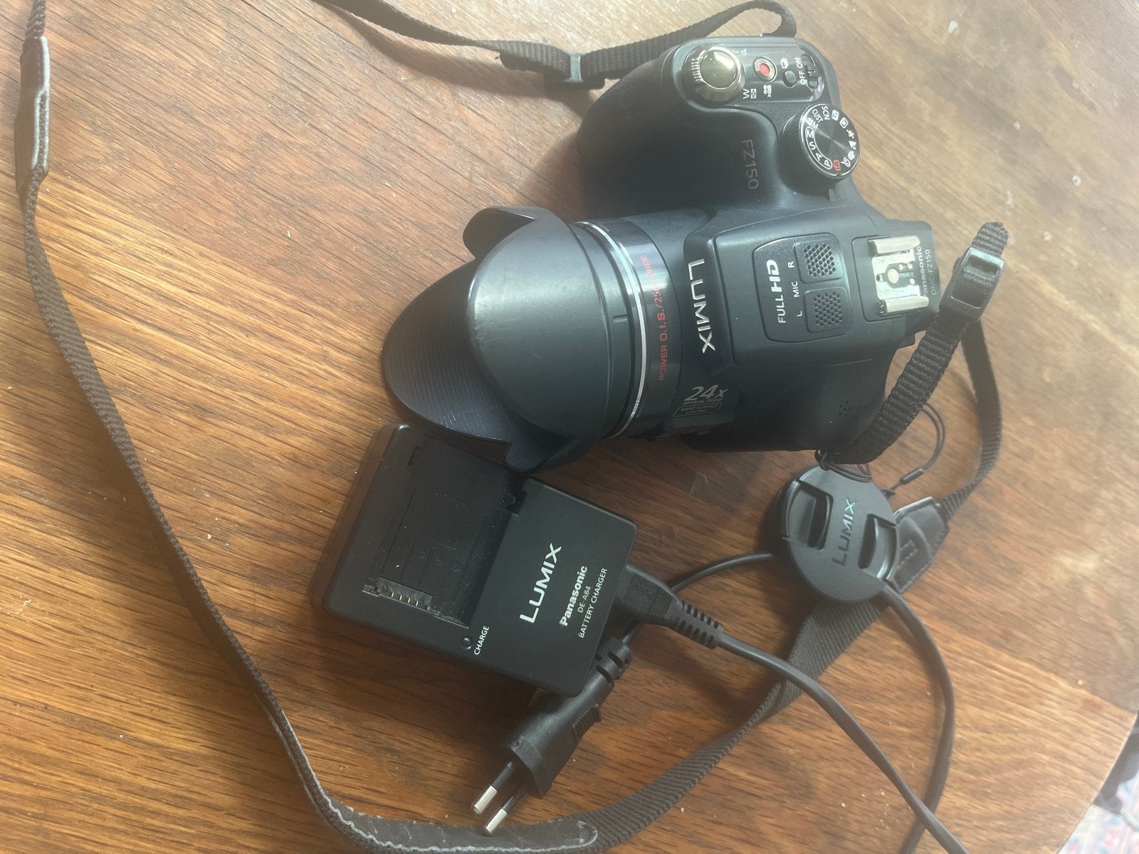 Panasonic Lumix DMC-FZ150 Bridgecamera met tas en oplader, Gebruikt, Panasonic, Beeldstabilisatie, Ophalen of Verzenden