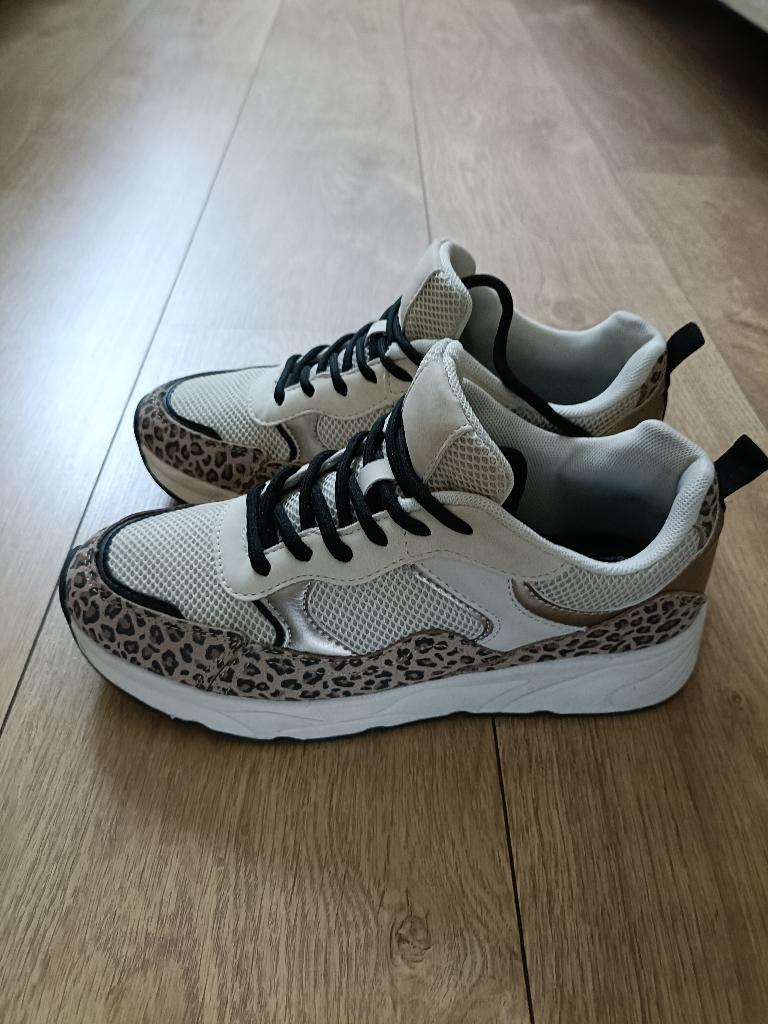 Nieuwe Sneakers maat 38, Kleding | Dames, Schoenen, Ophalen of Verzenden, Nieuw, Sneakers of Gympen