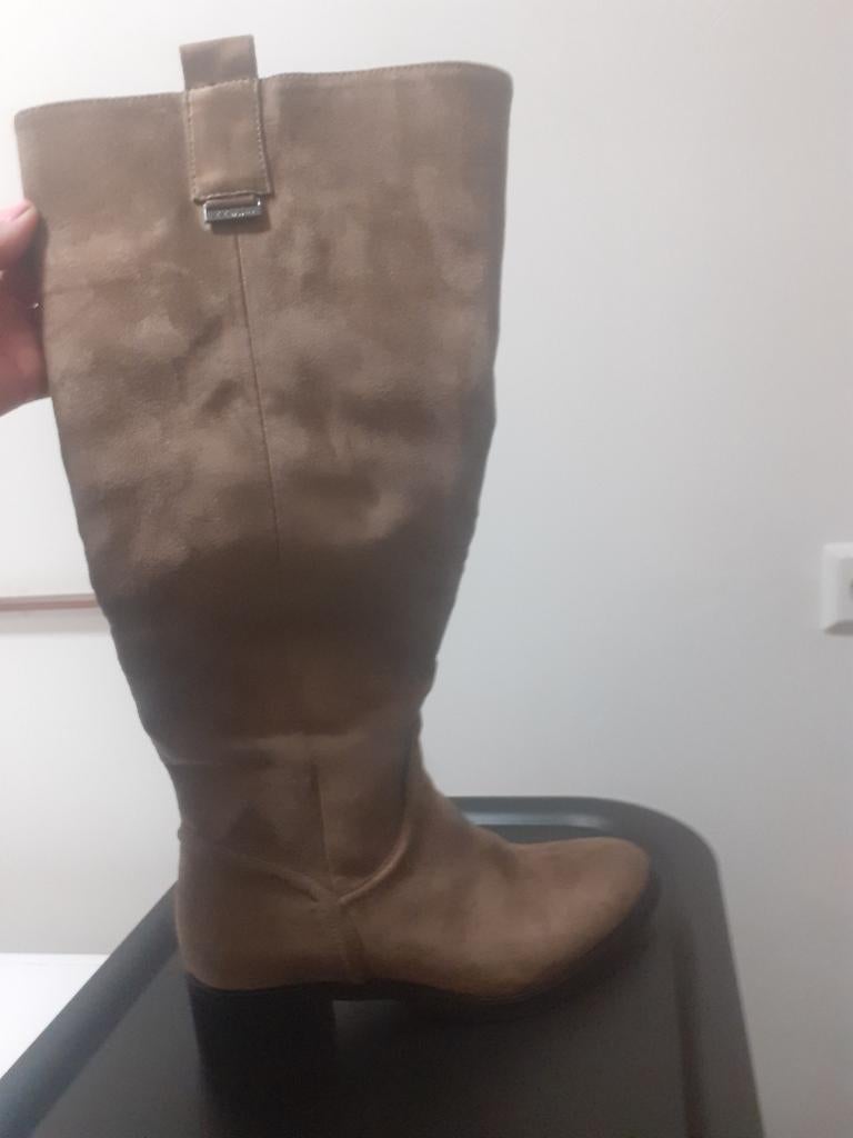 Mexx beige mooie laarzen met kleine hak, Kleding | Dames, Schoenen, Ophalen, Hoge laarzen, Mexx, Beige