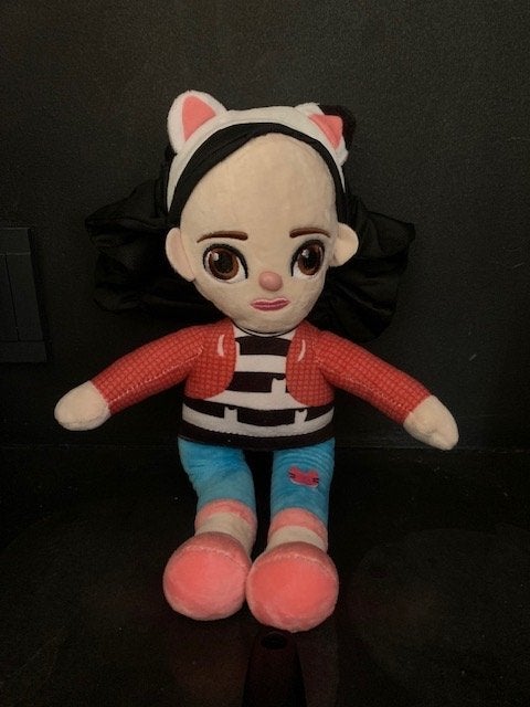 Nieuwe Gabby's Dollhouse Gabby knuffel pop. 25 cm, Ophalen of Verzenden, Nieuw, Overige typen