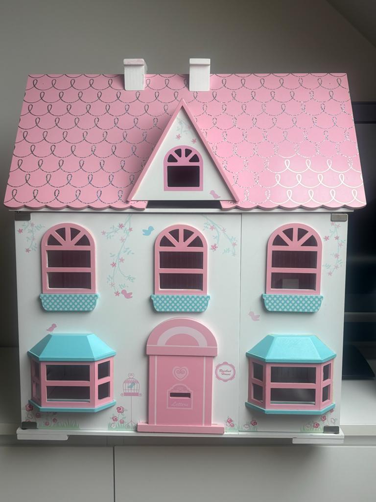 Prachtig houten poppenhuis met roze dak, Ophalen, Zo goed als nieuw, Poppenhuis
